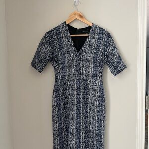 Maggy London Black and White Sheath Midi Dress V-Neck Short Sleeve